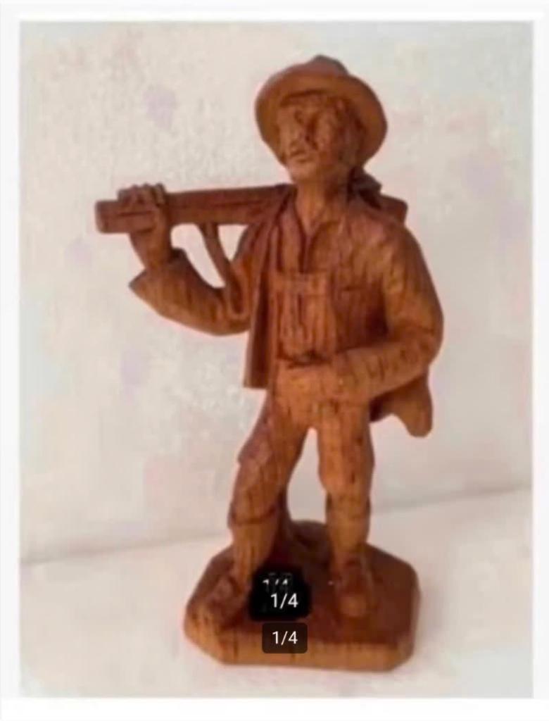 Beeld: Houten jager, met dier op rug, 17 cm, Ophalen of Verzenden
