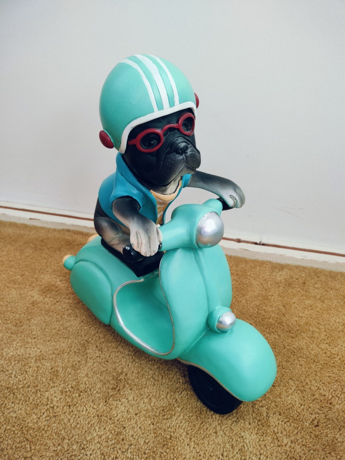 hond op scooter , "Vespa". polystone beeld, Verzamelen, Ophalen of Verzenden, Gebruikt