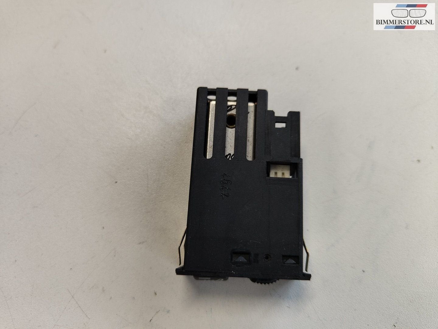 Schakelaar stoelverwarming BMW 5 / 7 -Serie E39 E38 8352259