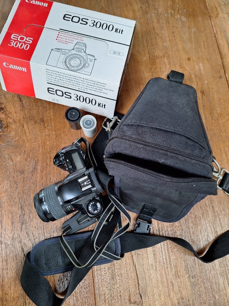 Canon EOS 3000 Kit Spiegelreflexcamera met Tas en Film, Ophalen, Gebruikt, Spiegelreflex, Canon
