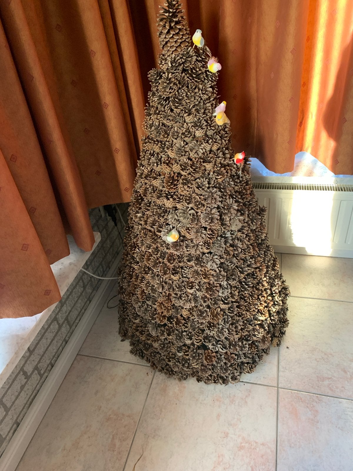 Kerstboom van dennenapels met verlicting, Ophalen of Verzenden