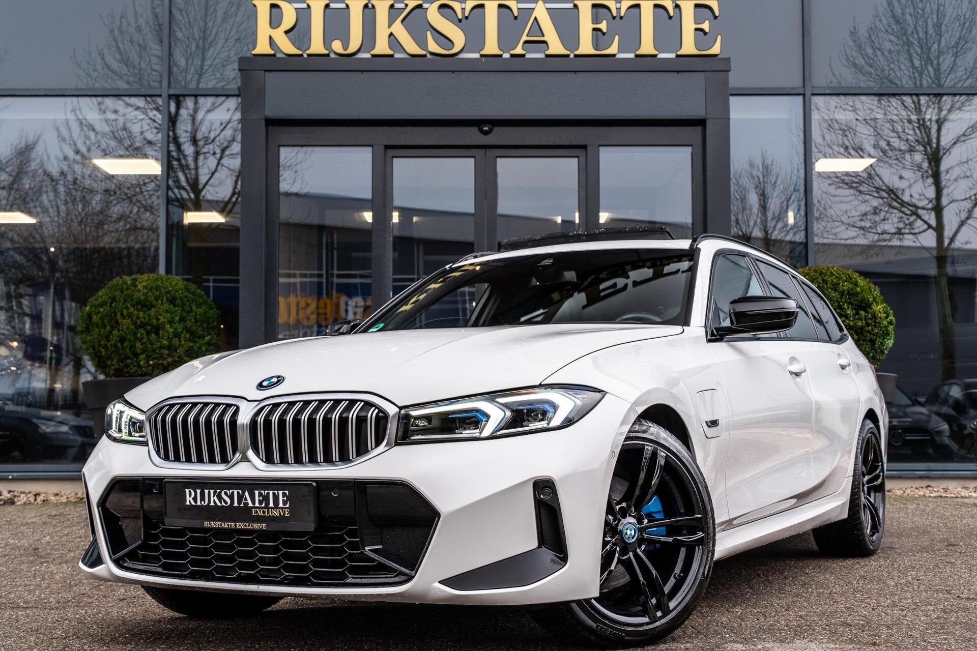 BMW 3-serie Touring 330e xDrive|M-PAKKET|PANO|TREKHAAK|19'', Auto's, BMW, Bedrijf, Te koop, 3-Serie, 4x4, ABS, Achteruitrijcamera