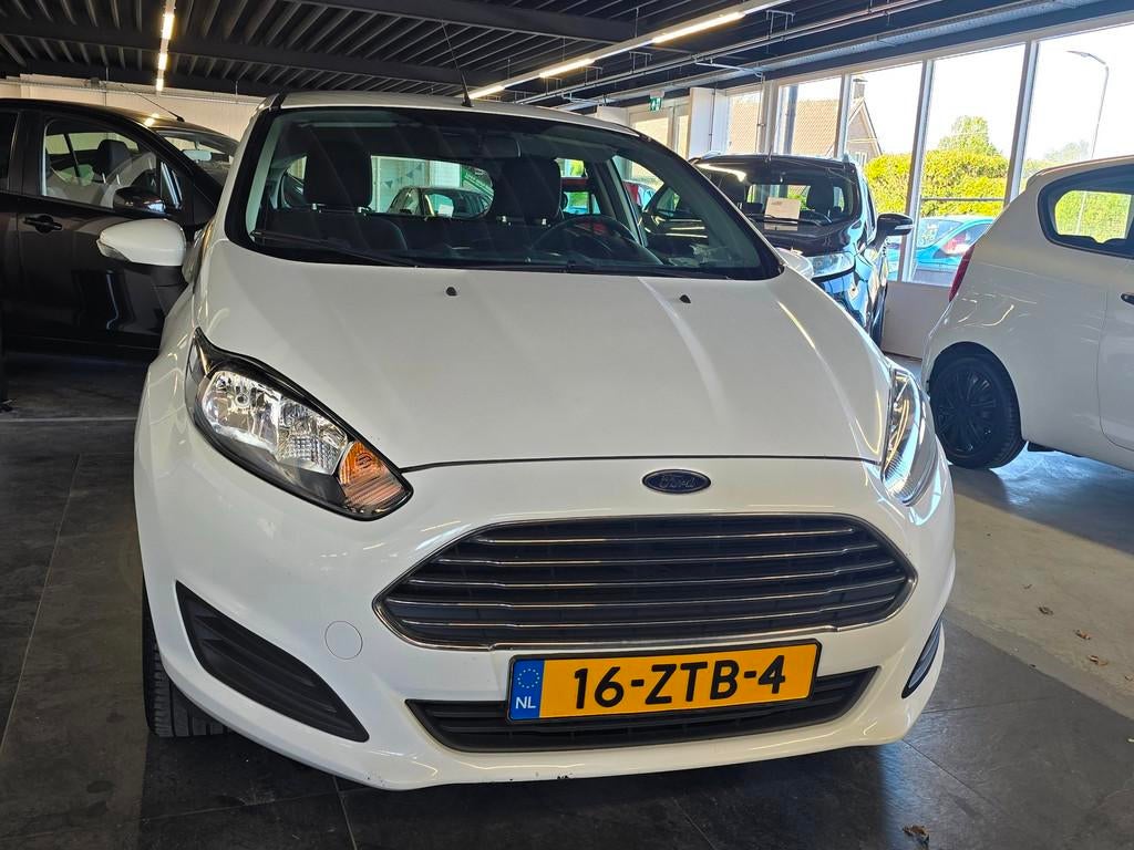 Ford Fiesta 1.0 Champion/N.A.P/5-DEURS/APK 01-2027/, Euro 5, Stof, Zwart, 525 kg