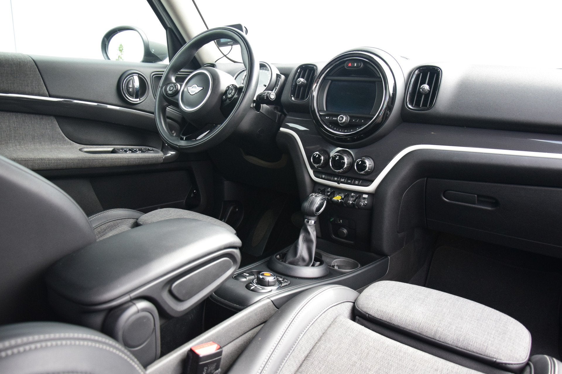 MINI Countryman 2.0 Cooper S E ALL4 Salt Led Navi Sportstoel, Auto's, Automaat, Dealer onderhouden, Stof, Gebruikt