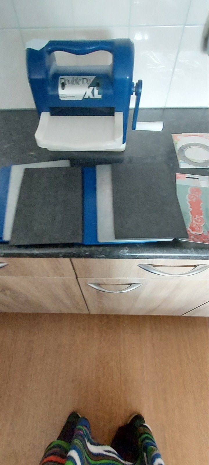 Double Do XL snij- en embossingmachine met extra platen, Ophalen of Verzenden, Gebruikt, Geschikt voor snijden, Machine