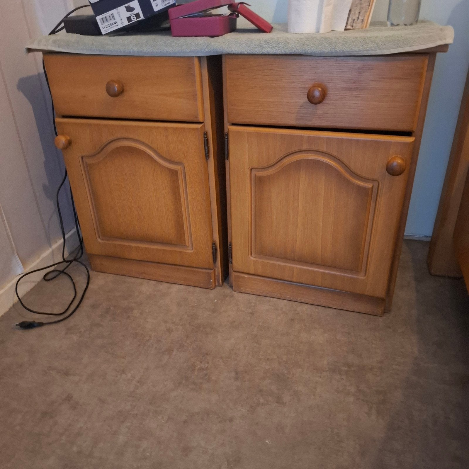 Licht eiken slaap kamer gratis ophalen, Huis en Inrichting, Slaapkamer | Nachtkastjes, Ophalen, Minder dan 45 cm, 70 cm of meer