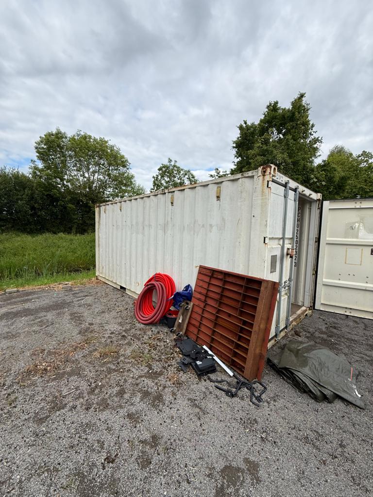 Opslagcontainer met verlichting en elektriciteit, Ophalen