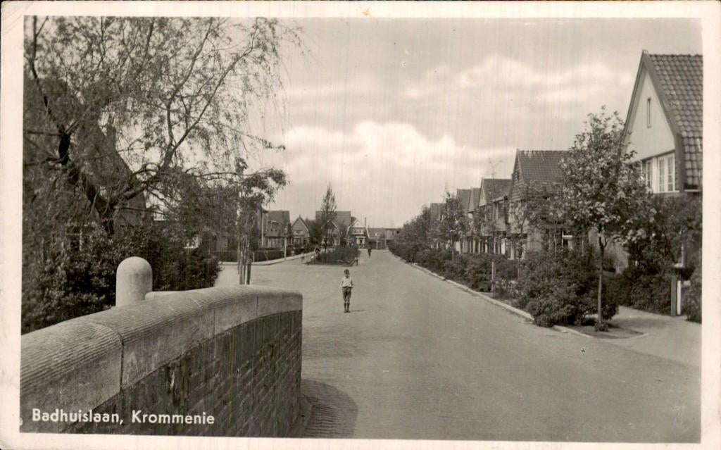 Krommenie - Badhuislaan - Straatzicht, Ophalen of Verzenden, 1920 tot 1940, Gelopen, Noord-Holland