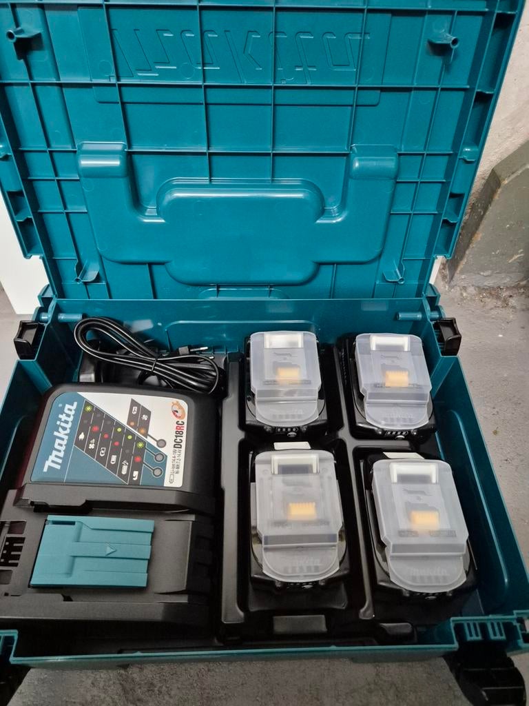 Makita starterset 18V nieuw 4 keer of 8 keer 5ah in mbox, Ophalen of Verzenden, Nieuw
