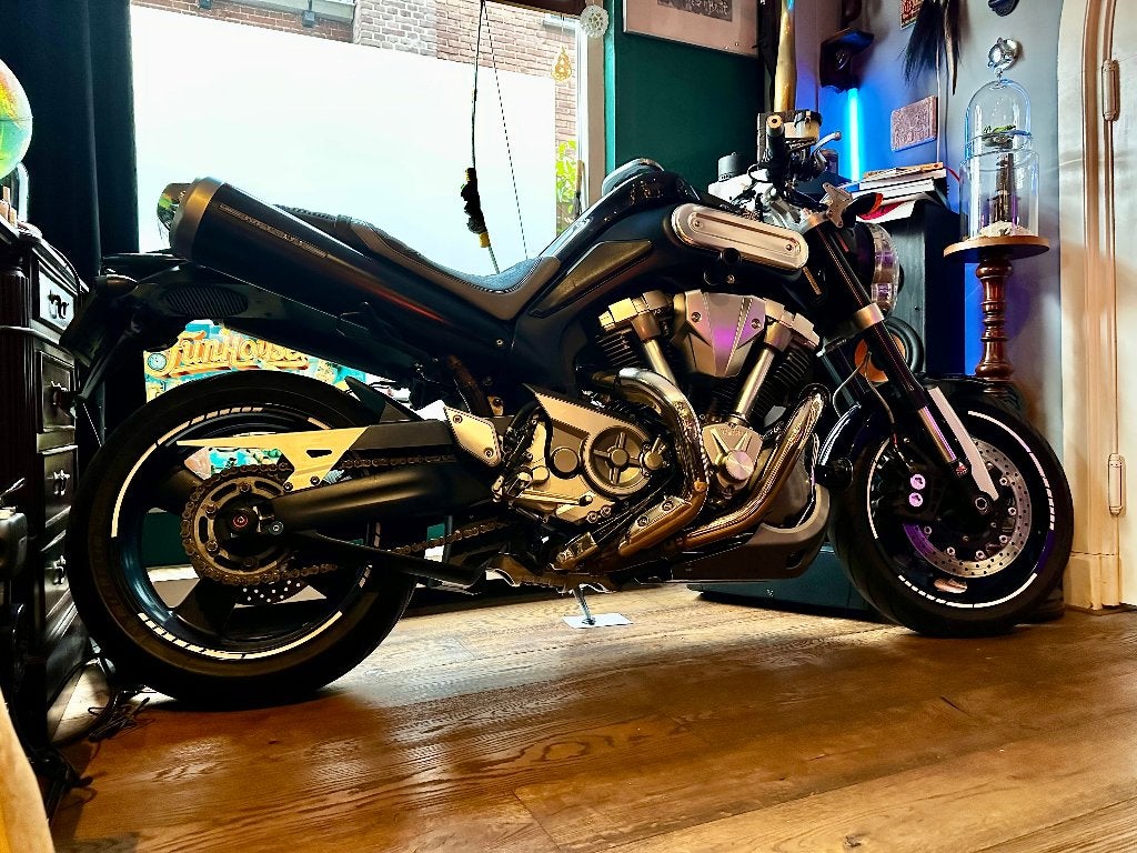 Yamaha MT01 met 21dkm, Handvatverwarming, 2 cilinders, Gebruikt, Particulier