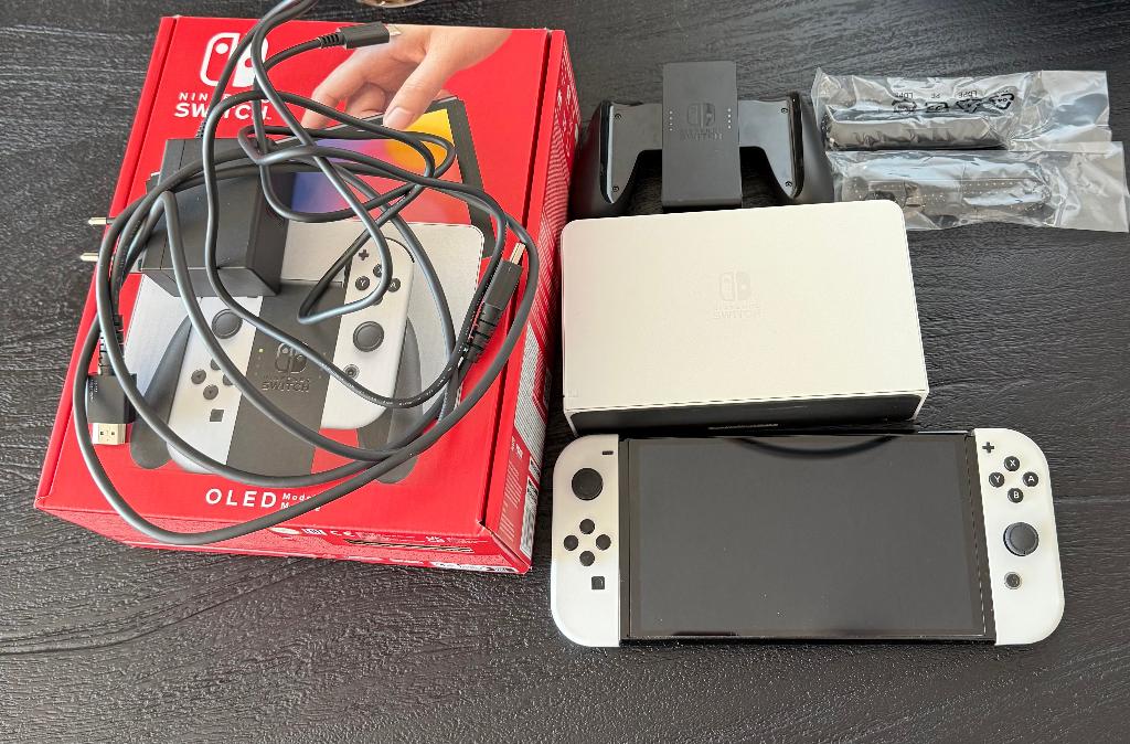 Nintendo switch oled te koop, Spelcomputers en Games, Spelcomputers | Nintendo Switch, Ophalen of Verzenden, Nieuw, Met 2 controllers