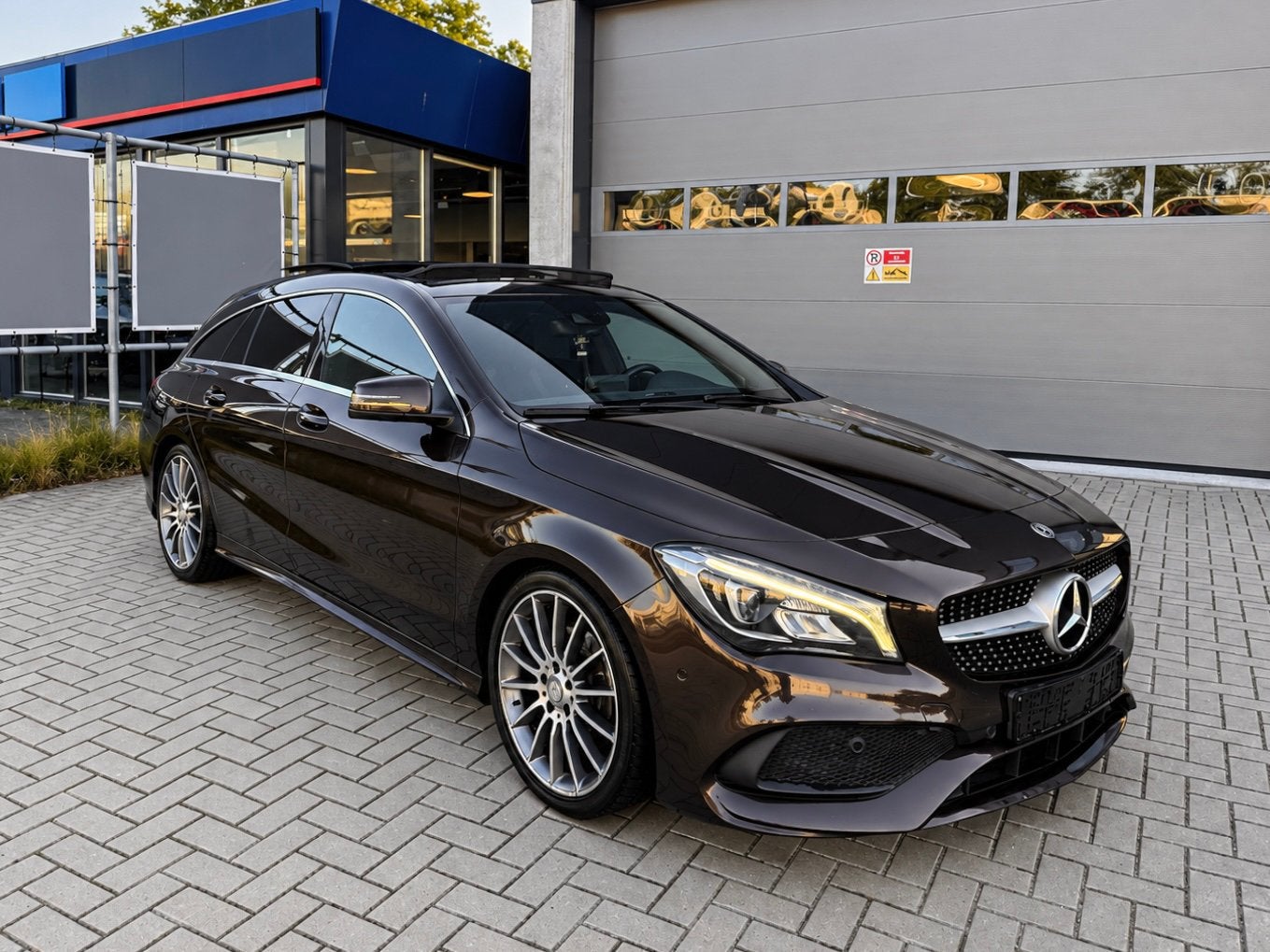 Mercedes-Benz CLA 200 d 136pk 7G-DCT FACELIFT AMG FULL FULL!, Auto's, 136 pk, 4 cilinders, Bruin, Leder en Stof