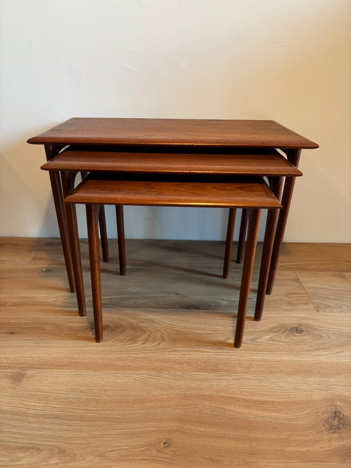 Midcentury mimiset / nesting tables / vintage / sidetables, Ophalen, Minder dan 45 cm, Midcentury modern, 55 tot 75 cm