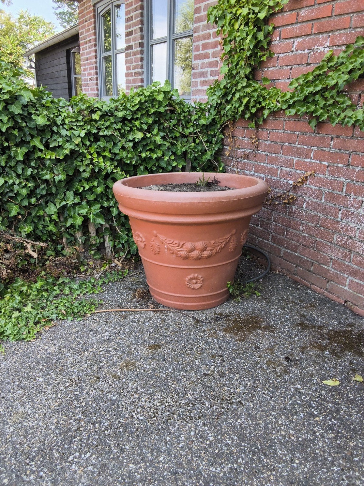 2 verschillende zeer grote bloempotten kunststof.., Ophalen, Kunststof, Gebruikt, Rond