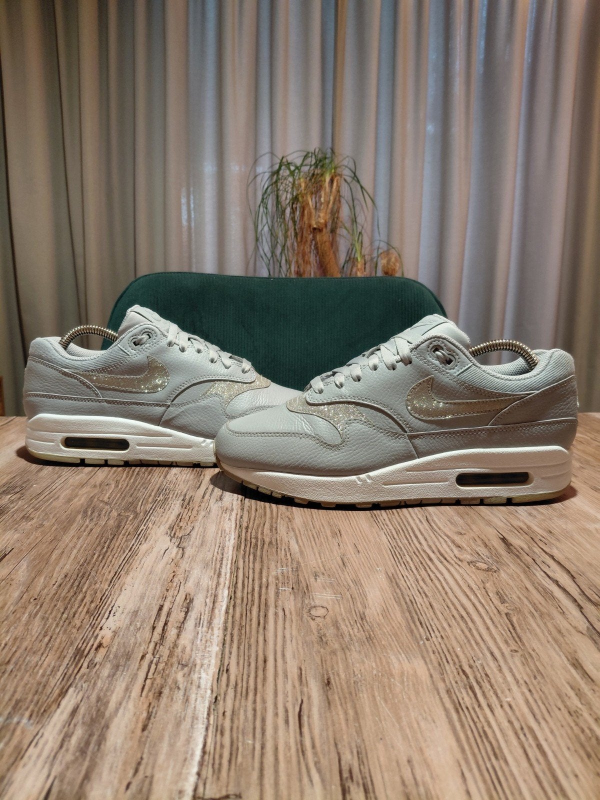 Nike Air Max 1 Special Edition 'Wolf Grey Glitter' Size 40, Nike, Ophalen of Verzenden, Grijs, Sneakers of Gympen