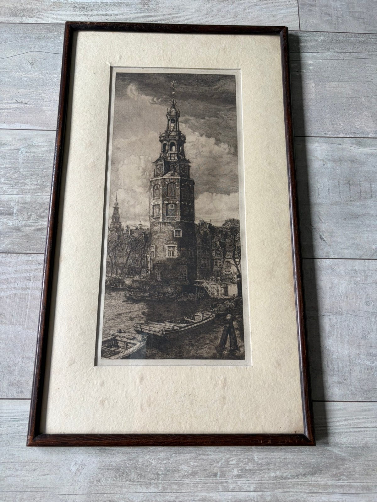 Ets Montelbaanstoren Amsterdam, Antiek en Kunst, Kunst | Etsen en Gravures, Ingelijst, Architectuur, 62 cm, Ophalen of Verzenden