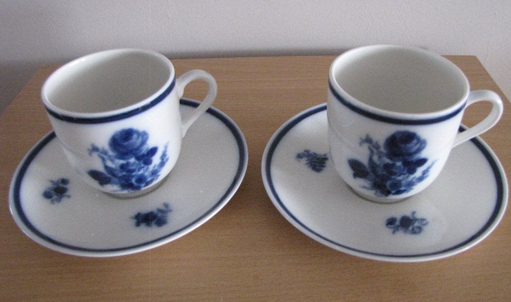 2 kop en schotels Mosa Maastricht decor blauwe roos, Ophalen, Overige materialen, Zo goed als nieuw, Overige stijlen