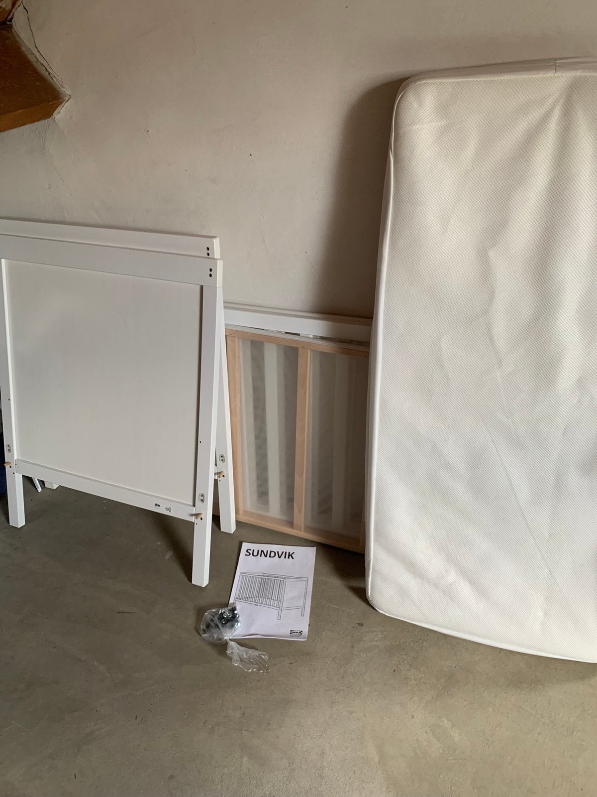 Ledikant inclusief matras/hoes (wit, ikea Sundvik), Ophalen, Gebruikt, Minder dan 140 cm, Matras