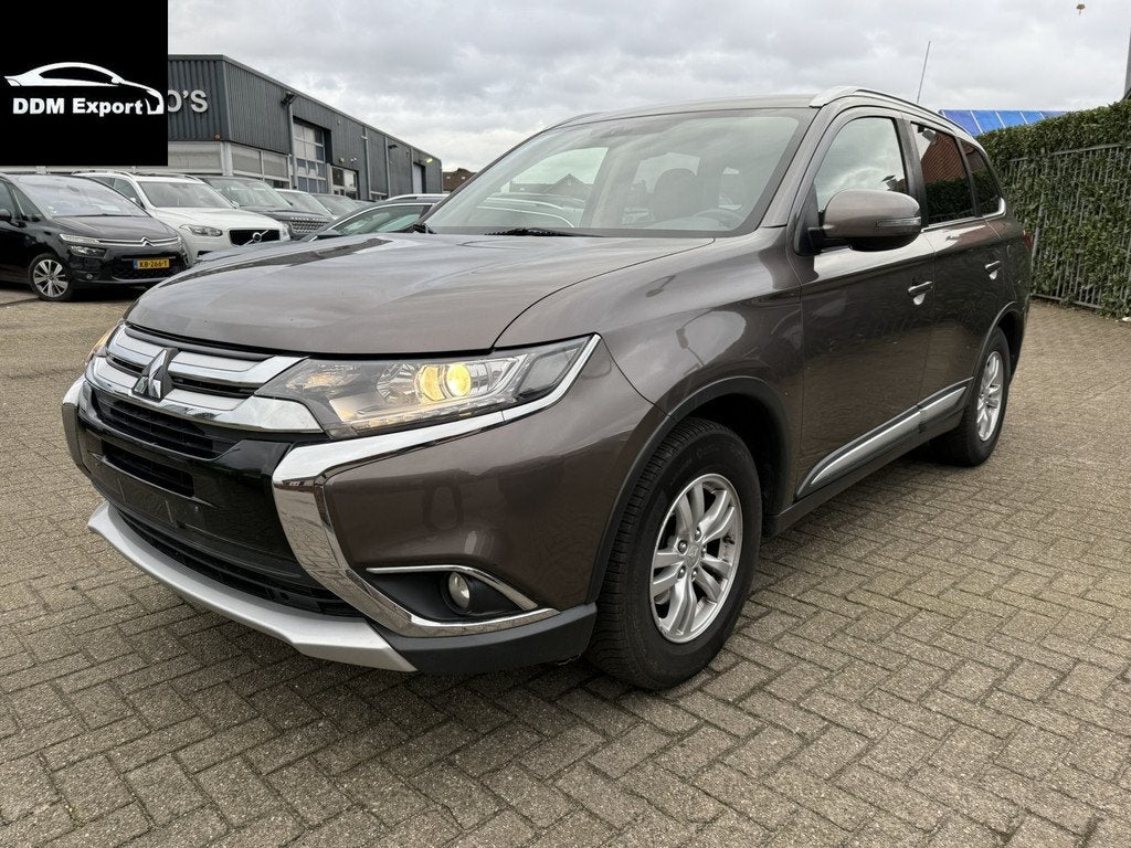 Mitsubishi Outlander 2.0 | Clima | PDC | Lmv | Trekhaak |, Voorwielaandrijving, 1998 cc, Stof, 4 cilinders