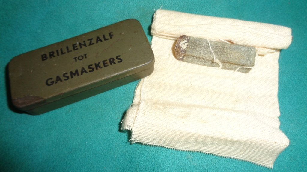 NL leger gasmasker mobilisatie wo2 oorlog met inhoud, Verzenden, Landmacht, Nederland, Boek of Tijdschrift