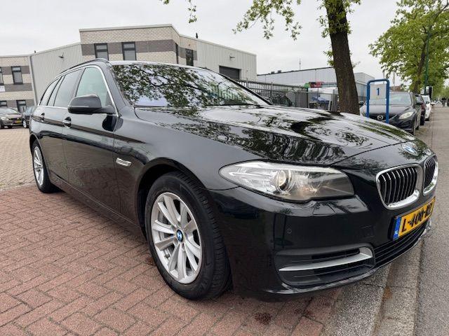 BMW 5 Serie Touring 520d 190pk High Executive Automaat Airco, Auto's, BMW, Automaat, Achterwielaandrijving, 2000 kg, Zwart