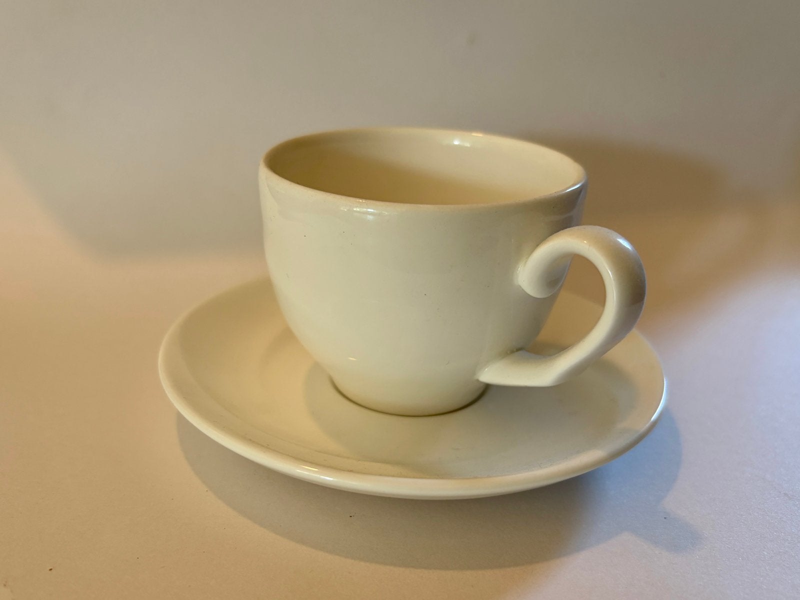Wedgwood Solar espressokopje en schotel wit, Nieuw, Ophalen of Verzenden, Modern, Kop(pen) en/of Schotel(s)