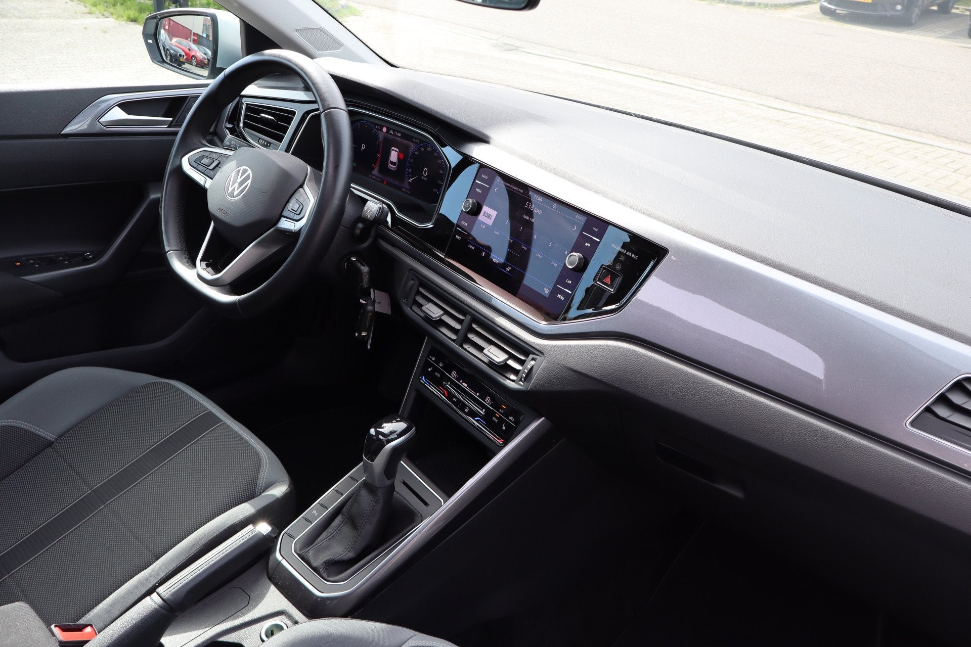 Volkswagen Polo 1.0 TSI Panoramadak/Apple carplay/Digitale t, Auto's, 12 maanden, Stof, Gebruikt, Bedrijf