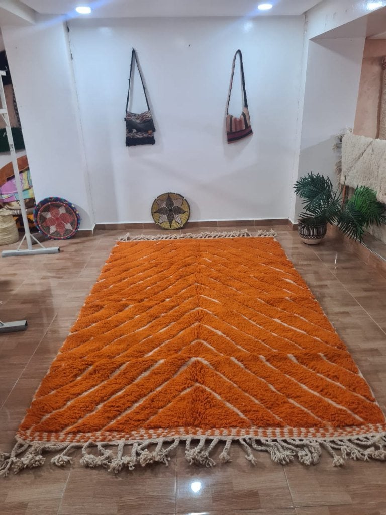 Beni Ouarain vloerkleed 200x300 – oranje crème lijnen, Boho, handgemaakt, geometrisch, chevron, MarocCarpets, Info@maroccarpets.nl