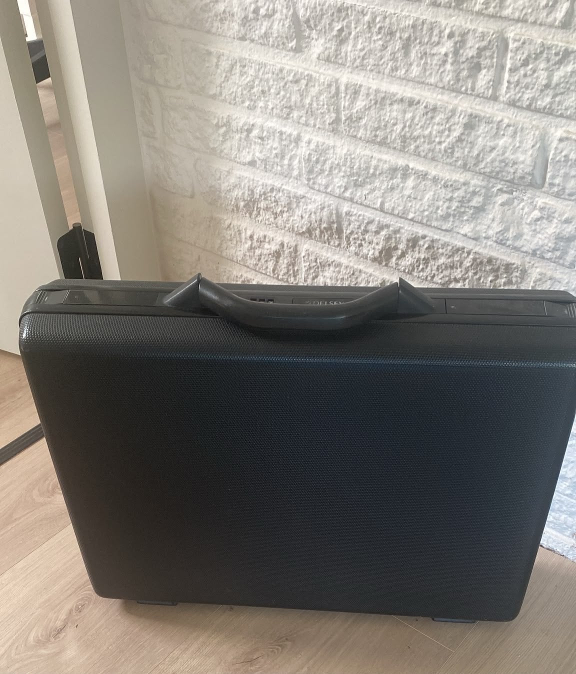 Delsey Attachékoffer met Cijferslot - 48x46x11 cm, Ophalen, Gebruikt, Hard kunststof, 45 tot 55 cm