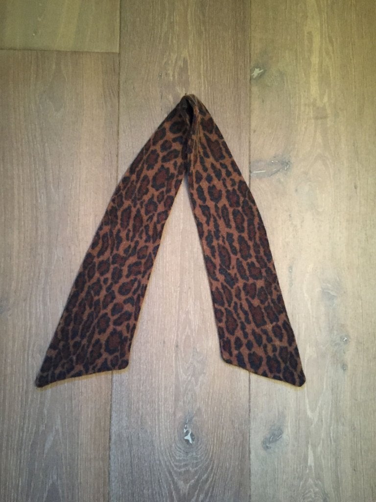 Sjaal met dierenprint; bruin/zwart wolmengsel; lengte 100 cm, Meisje, Ophalen of Verzenden, Zo goed als nieuw, De Bijenkorf