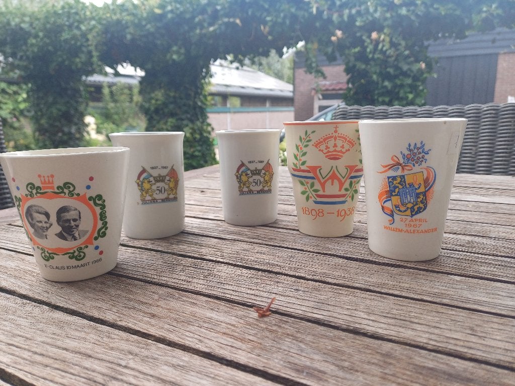 Bekers en bordjes koninklijkhuis, Verzamelen, Ophalen of Verzenden, Gebruikt, Nederland, Servies