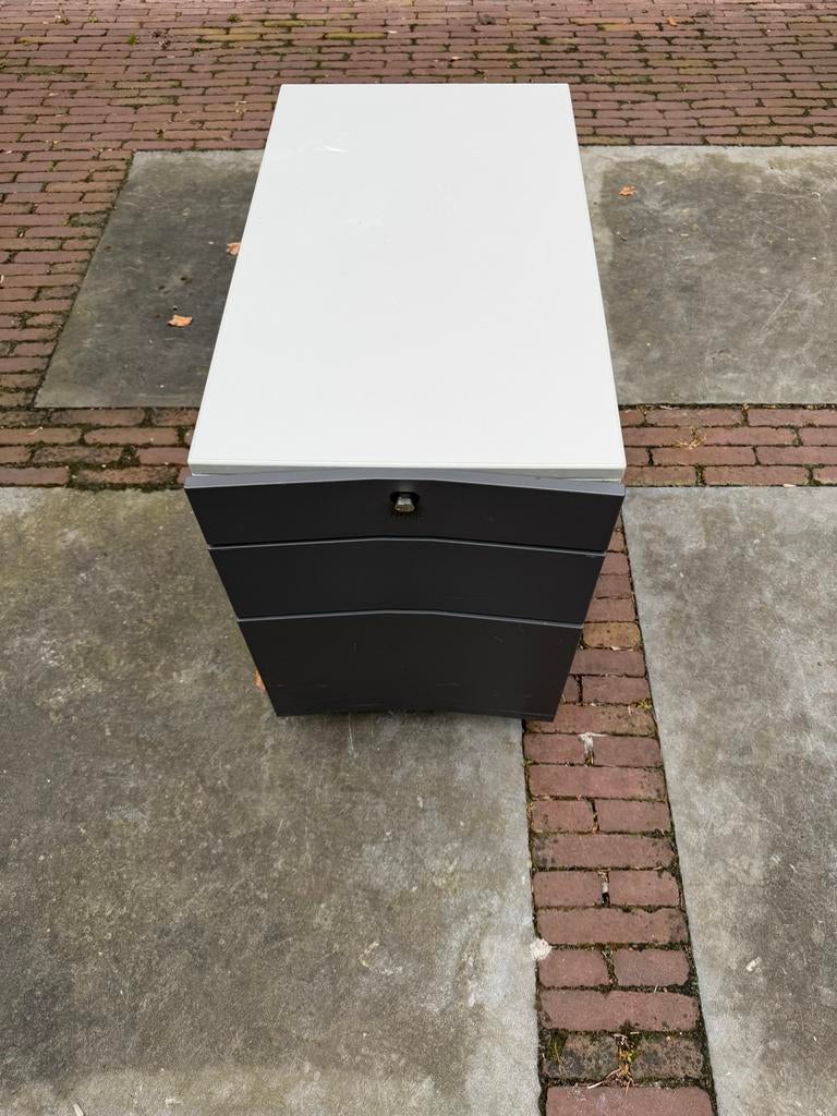 Ladeblok met gebruikerssporen - Ideaal voor opslag, Ophalen, Minder dan 50 cm, Gebruikt, 3 of 4 laden