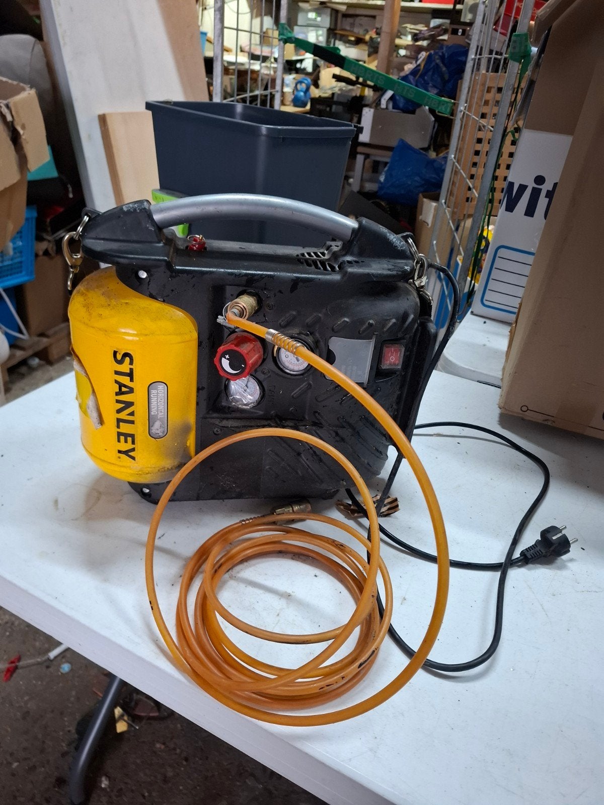 Stanley Compressor 10 bar, 6.7L tank, 1.5 PK, Doe-het-zelf en Verbouw, Compressors, Ophalen, Gebruikt, Compressor, Stanley
