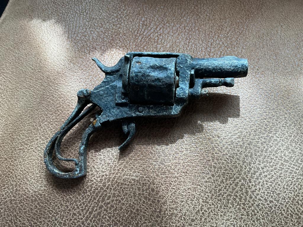 Antiek pistooltje jaren onder water gelegen, Antiek en Kunst, Ophalen