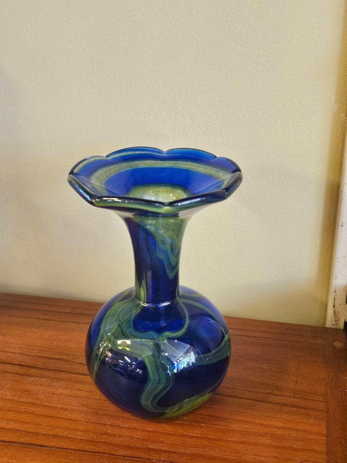 Vintage Handgeblazen Glazen vaas - Blauw/Groen - Gesigneerd, Antiek en Kunst, Ophalen of Verzenden