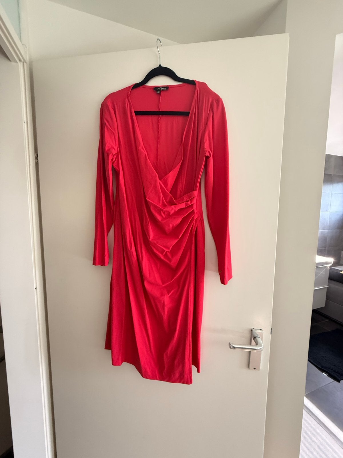 La Dress by Simone Niccola Amaranth Jurk - XXL, Ophalen of Verzenden, Zo goed als nieuw, Maat 46/48 (XL) of groter, Rood