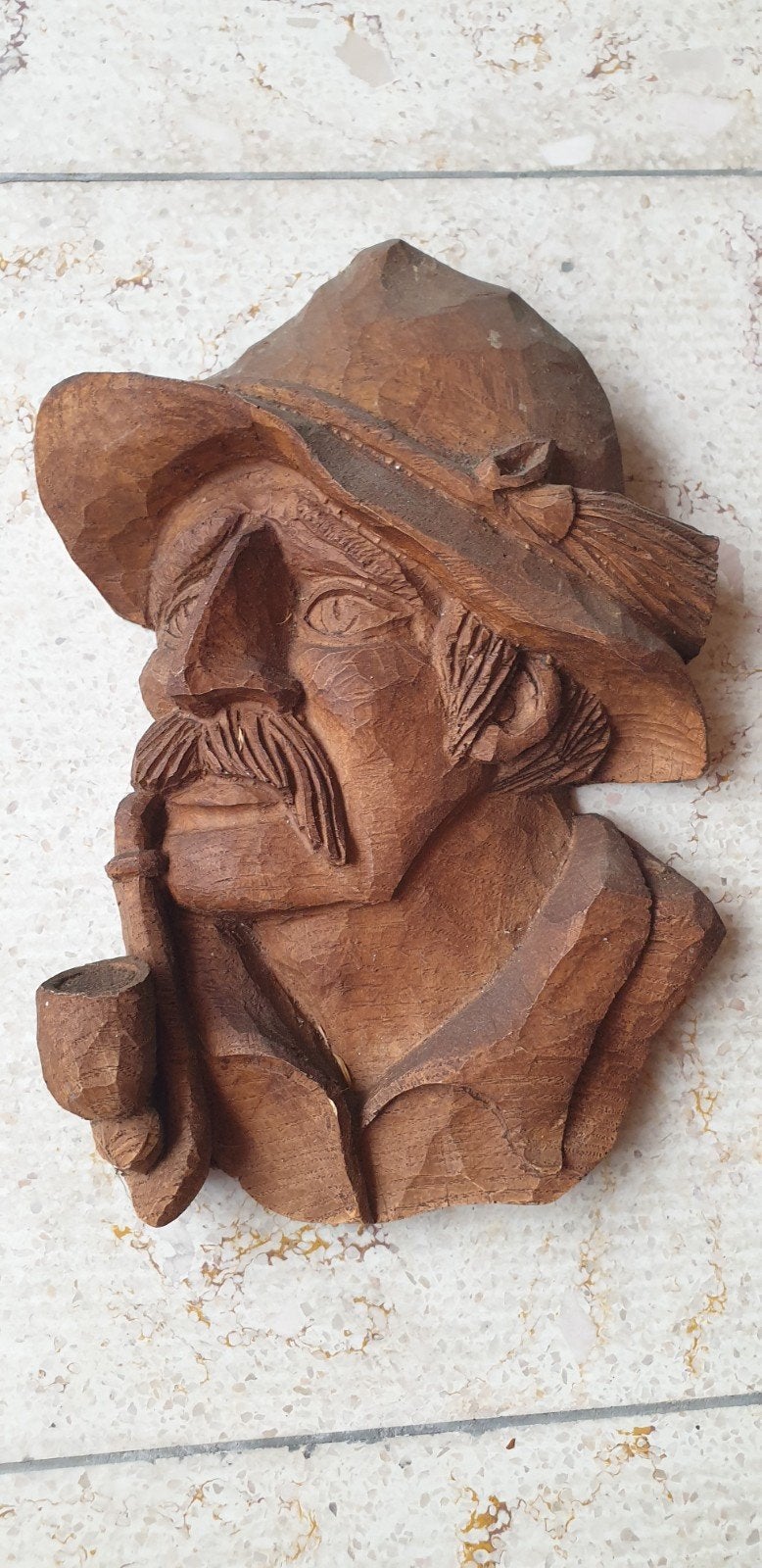 Houten wanddecoratie man met pijp - 22x17 cm, Antiek en Kunst, Ophalen of Verzenden, Handgemaakt, Wanddecoratie, 20 - 50 cm