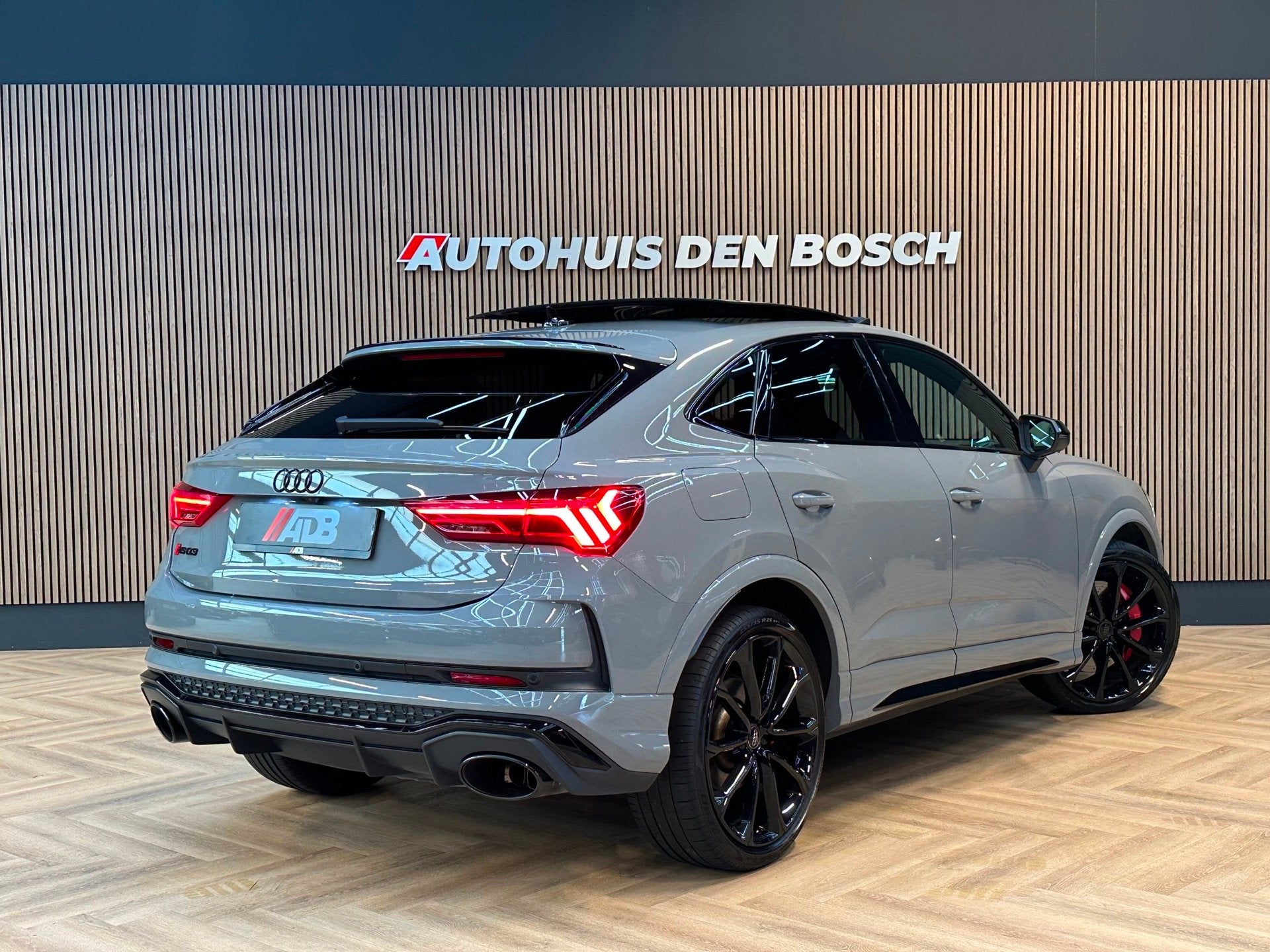 Audi RSQ3 Sportback TFSI Quattro |Pano|B&O|RS Stoelen|Keyles, Auto's, Automaat, Dealer onderhouden, Gebruikt, 1675 kg