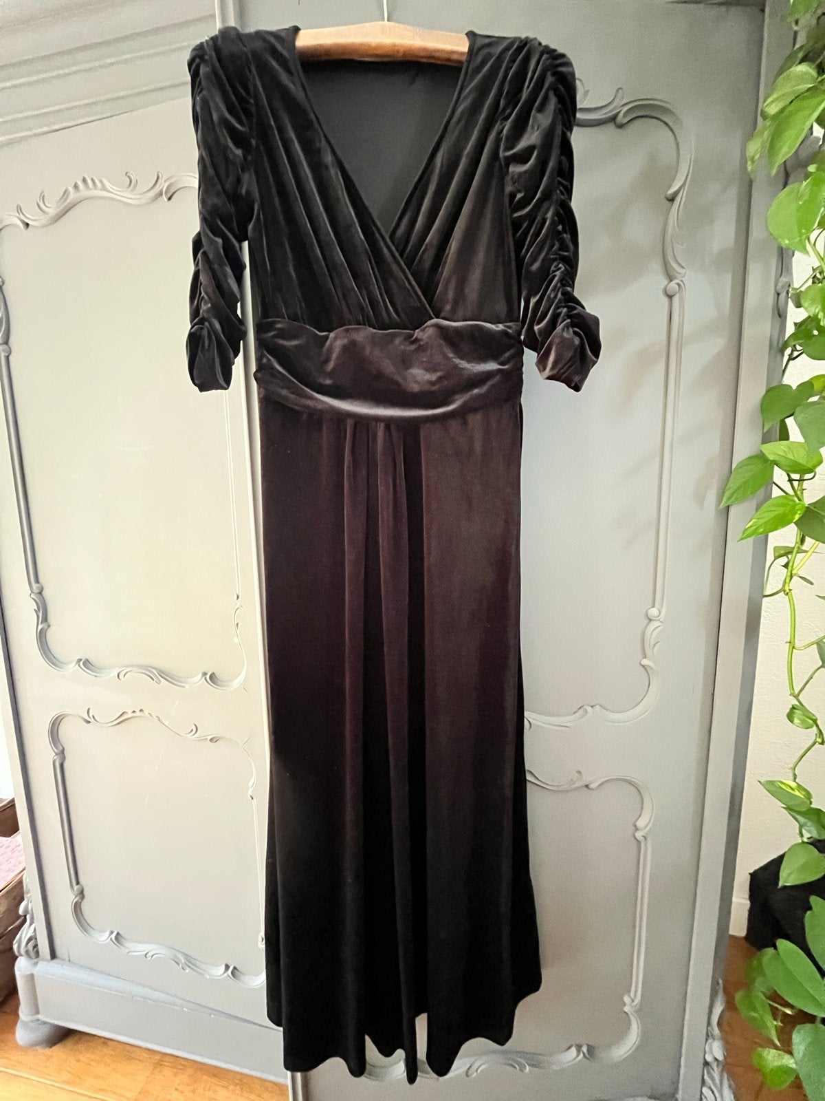 Elegante zwarte fluwelen jurk, Kleding | Dames, Zwart, Maat 42/44 (L), Ophalen of Verzenden, Zo goed als nieuw