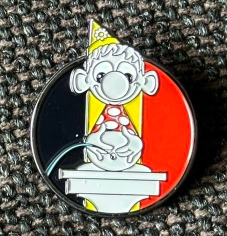 Efteling pin Carnaval Festival België, Ophalen of Verzenden, Zo goed als nieuw, Button of Speldje