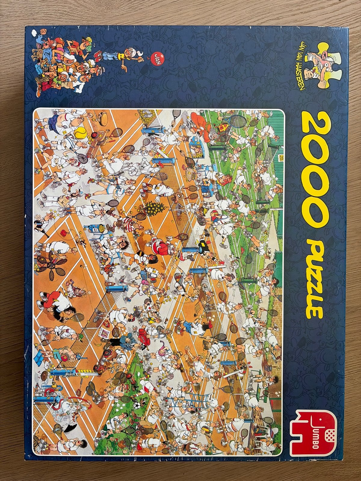 Jan van Haasteren De Tennisbaan 2000 stukjes, Ophalen of Verzenden, Meer dan 1500 stukjes, Zo goed als nieuw, Legpuzzel
