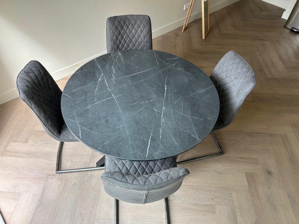 Ronde eettafel 105 cm marmerlook + 4 grijze eetkamerstoelen, Huis en Inrichting, Tafels | Eettafels, Ophalen, Gebruikt, 100 tot 150 cm