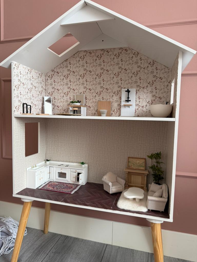 Aangepast poppenhuis petite amelie, Ophalen of Verzenden, Gebruikt, Poppenhuis