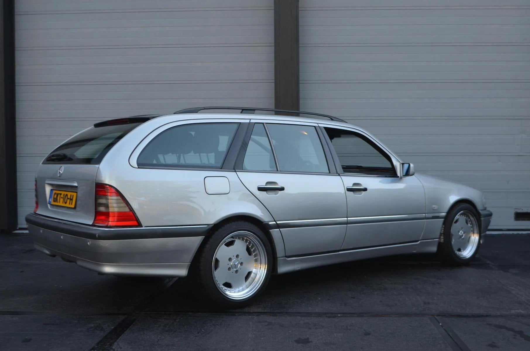 Mercedes-Benz C-klasse Combi 280 Elegance Youngtimer breedst, Auto's, Mercedes-Benz, Gebruikt, Zwart, Bedrijf, 1240 kg