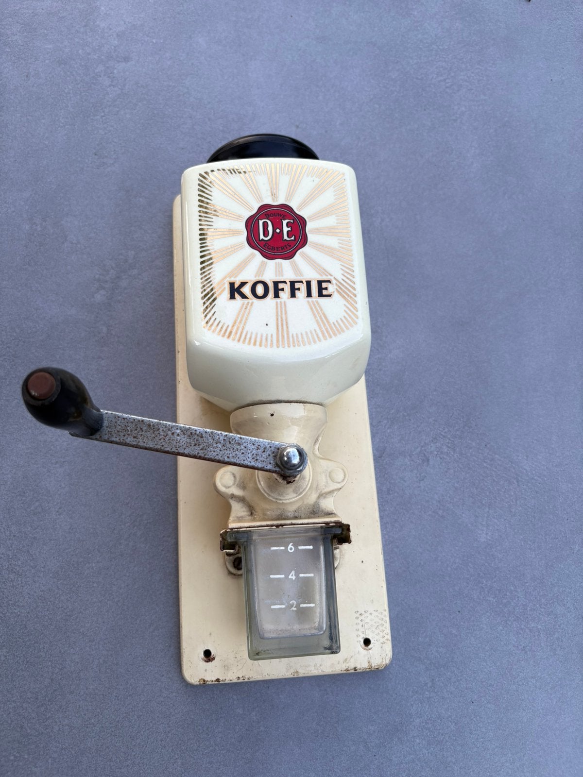 Koffie molen, Ophalen
