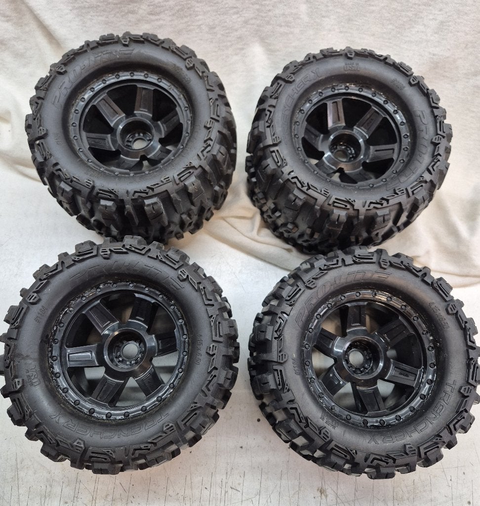 Proline 1/8 Trencher X 3.8 banden 17mm Revo/T-Maxx / Savage, Hobby en Vrije tijd, Modelbouw | Radiografisch | Auto's, Gebruikt