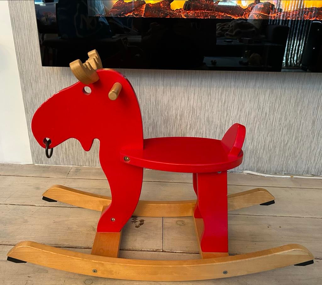Houten hobbelrendier Ekorre - Rood met houten accenten, Ophalen of Verzenden, Zo goed als nieuw, Rij- of Hobbelspeelgoed