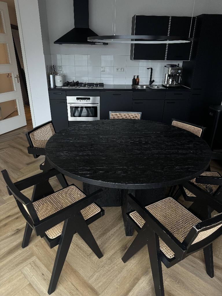 Massief houten ronde zwarte tafel (stoelen gratis erbij), Ophalen, Gebruikt, Rond, Vijf personen of meer