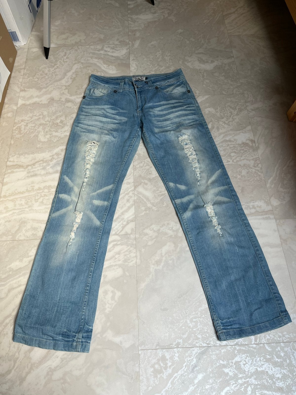 Bershka Denim BSK Jeans - Lichtblauw met scheuren, Ophalen, Gedragen, Blauw, W27 (confectie 34) of kleiner