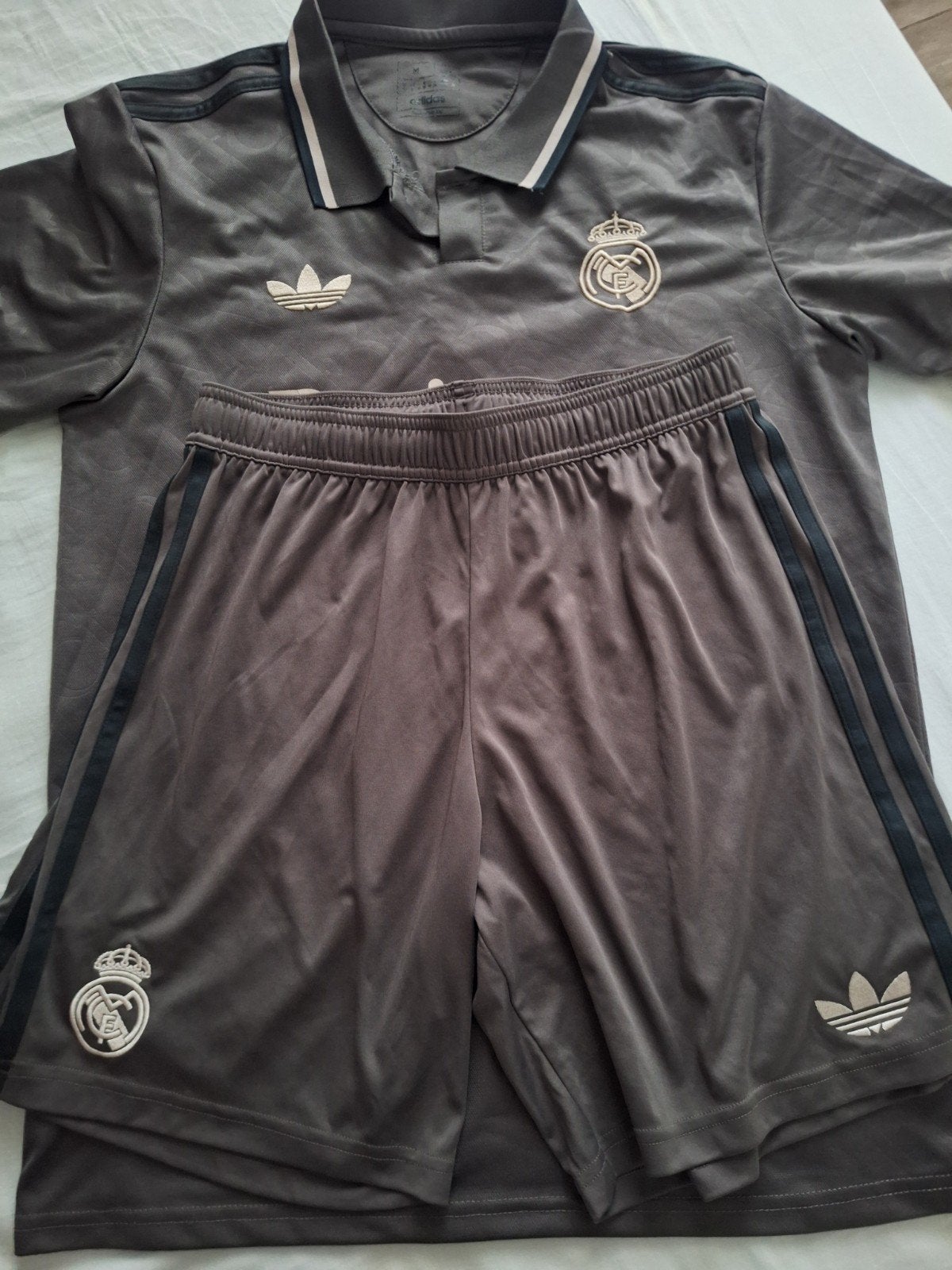 voetbal tenue maat M, Ophalen of Verzenden